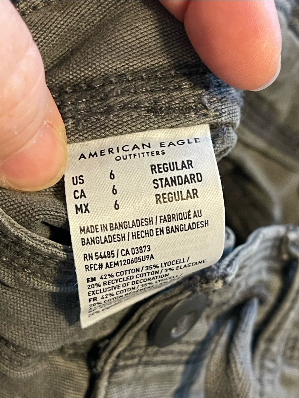 American Eagle Classic Bootcut Cargo pants size 6 EUC - Picture 5 of 6